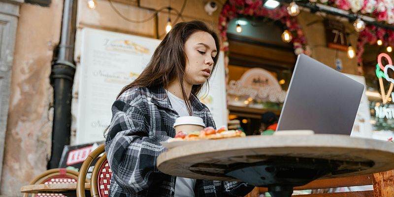 Z widokiem na Italię. Jak zacząć pracę zdalną i poczuć smak wolności?